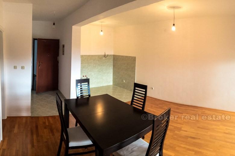 città di Spalato (Znjan), appartamento di tre camere da letto con garage