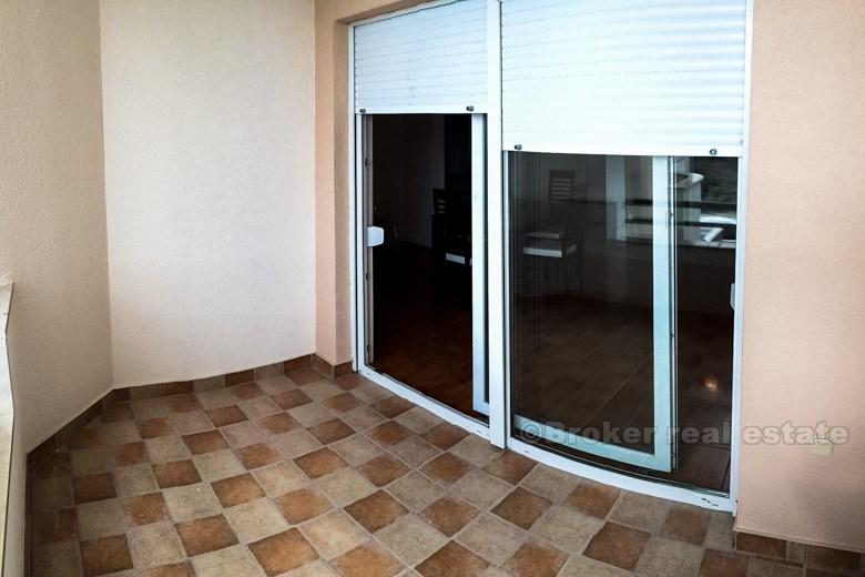 città di Spalato (Znjan), appartamento di tre camere da letto con garage