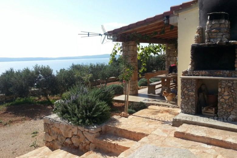 ostrov Hvar. Dva domy