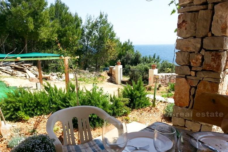 ostrov Hvar. Dva domy