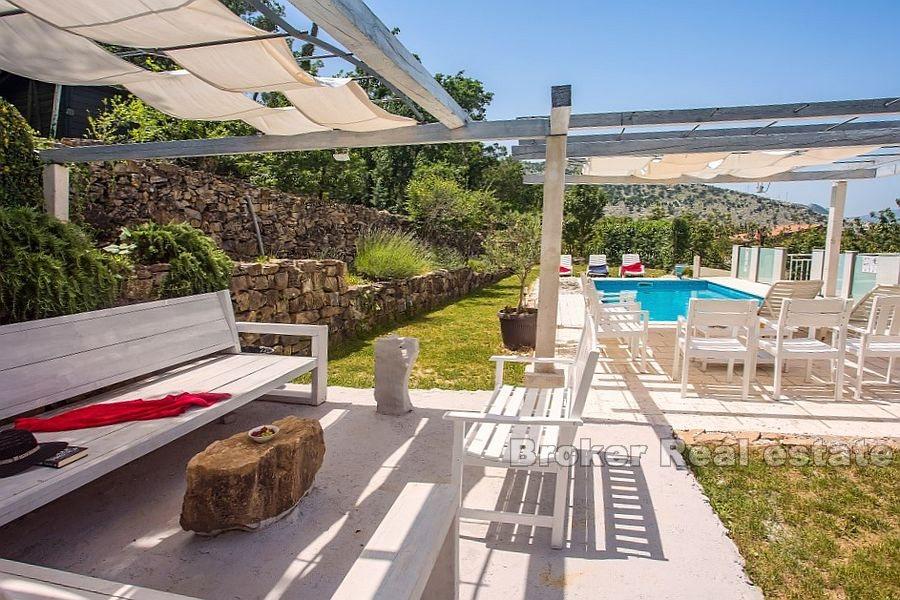 Nedaleko Splitu - Vila na prostorném pozemku