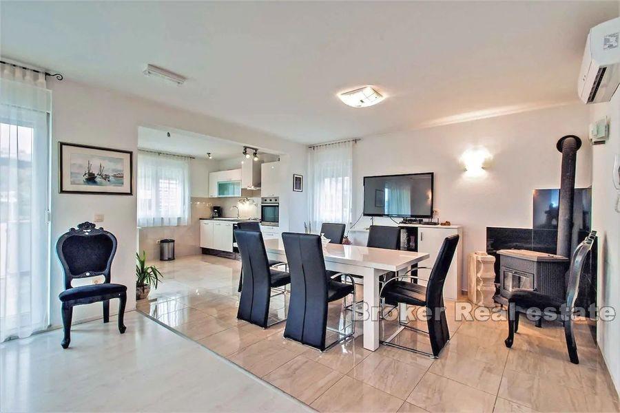 Nedaleko Splitu - Vila na prostorném pozemku