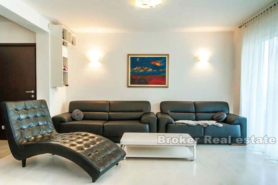 Nedaleko Splitu - Vila na prostorném pozemku