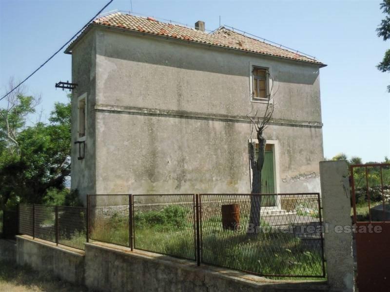 Skradin, kamenný dom na renováciu