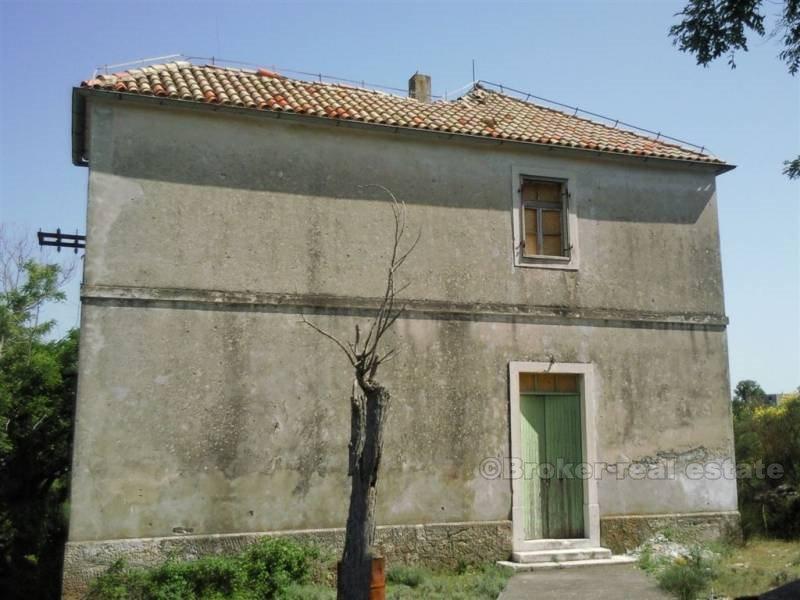 Skradin, kamenný dom na renováciu