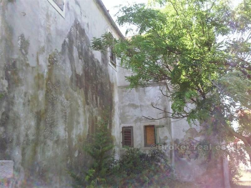 Skradin, kamenný dom na renováciu