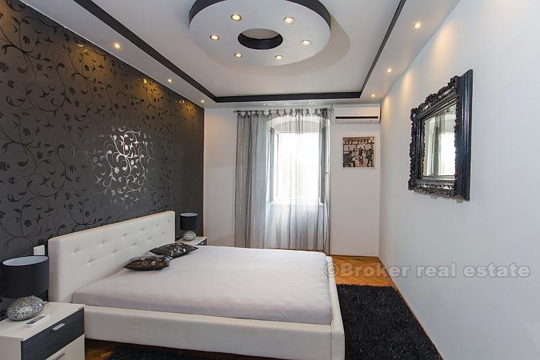 centro di Spalato, rinnovato appartamento con tre camere da letto