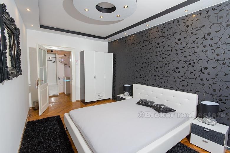 centro di Spalato, rinnovato appartamento con tre camere da letto