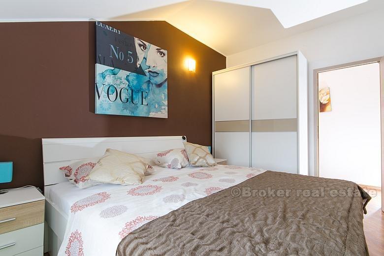 centro di Spalato, rinnovato appartamento con tre camere da letto