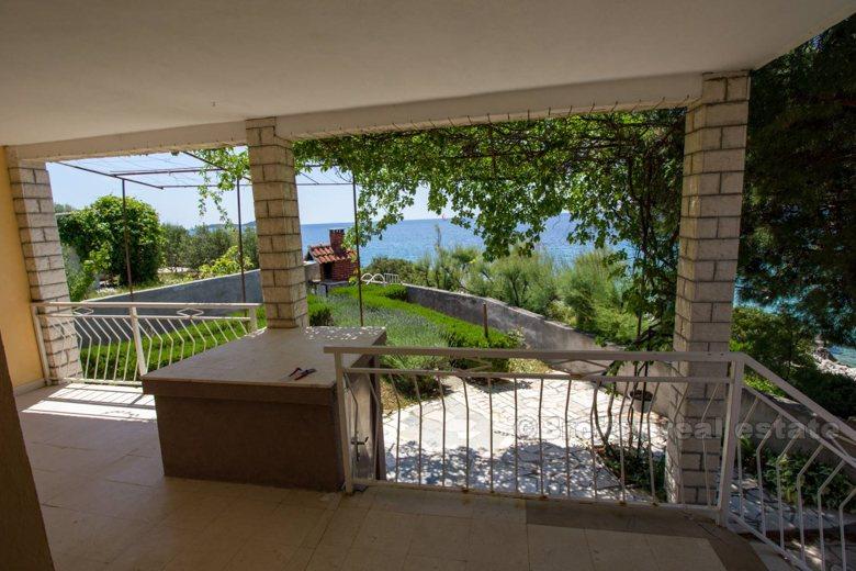 Rogoznica, kuća uz samo more
