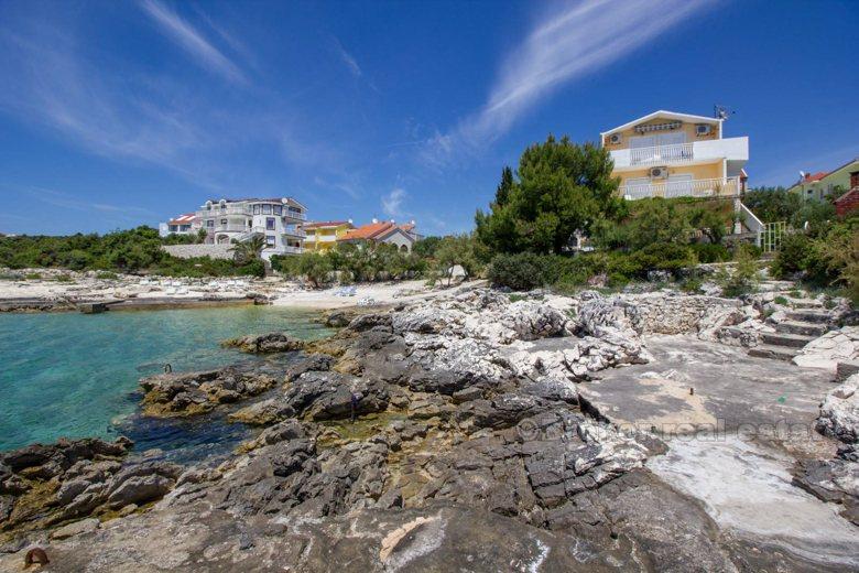 Rogoznica, kuća uz samo more