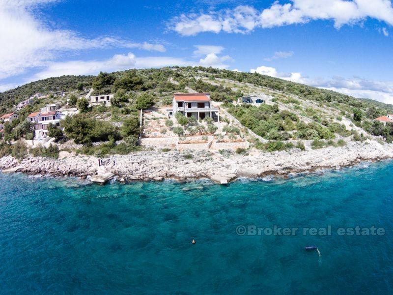 kod Rogoznice. Nedovršena vila