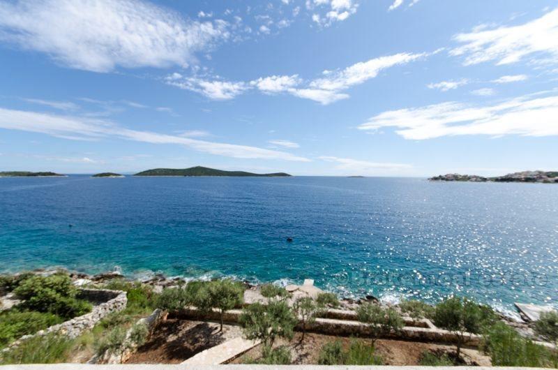 bei Rogoznica. Unfertige Villa