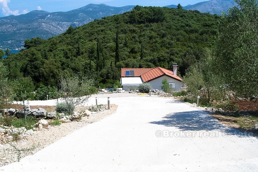 wyspa Korčula, odległe gospodarstwo z widokiem na morze