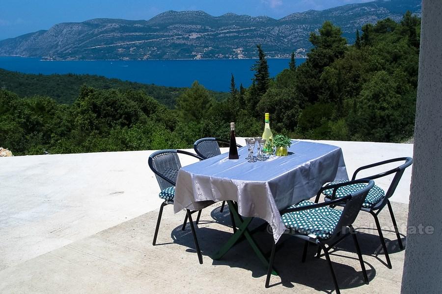 wyspa Korčula, odległe gospodarstwo z widokiem na morze