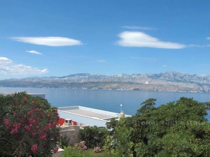 Øya Brac, hus ved sjøen