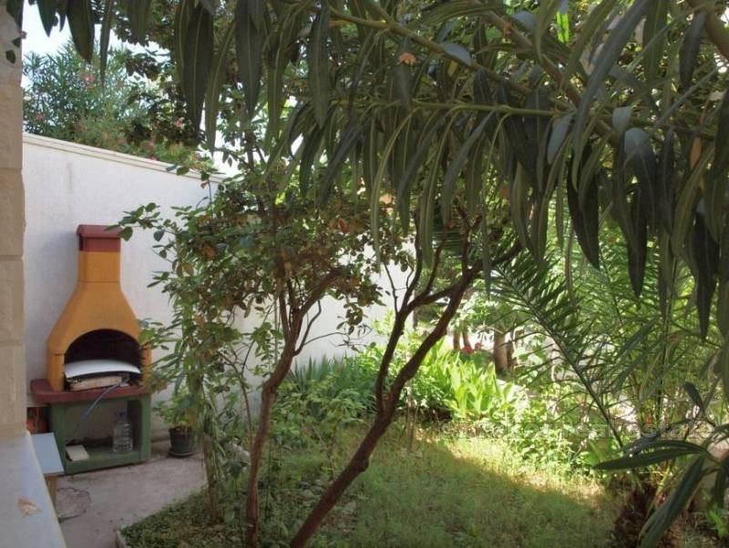 Øya Brac, hus ved sjøen