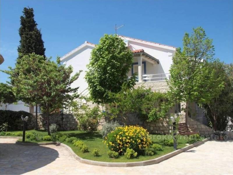 Øya Brac, hus ved sjøen