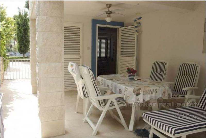 Øya Brac, hus ved sjøen