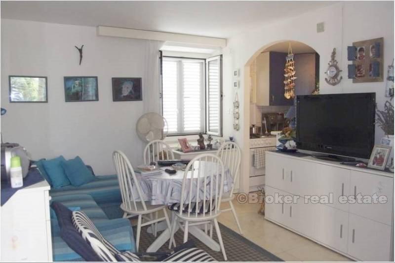 Øya Brac, hus ved sjøen