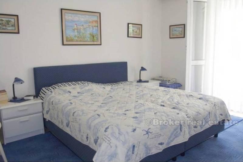 Øya Brac, hus ved sjøen