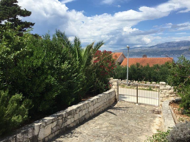 ostrov Brač. Krásny rodinný dom