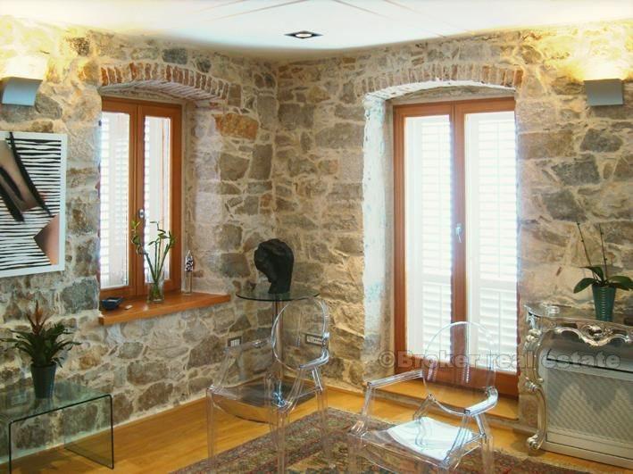 Split - luksus renovert leilighet med tre soverom