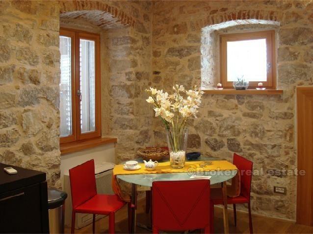 Split - luksus renovert leilighet med tre soverom