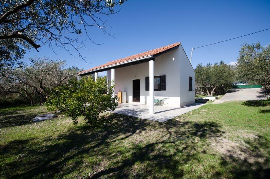 Kastela, hus med stor byggegrund