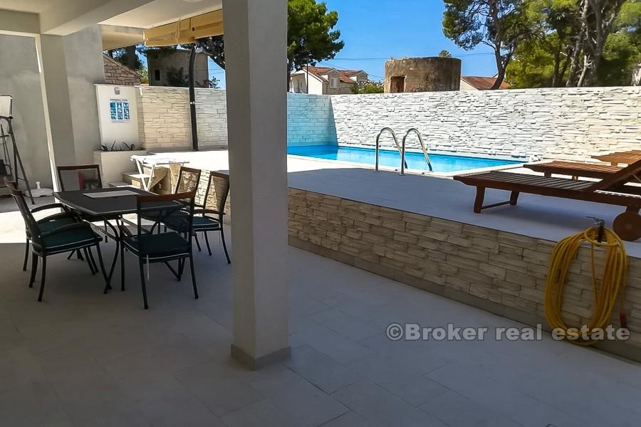 øya Brac, villa med svømmebasseng