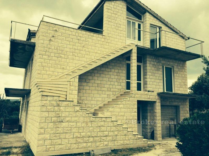 Île de Brac - maison en construction