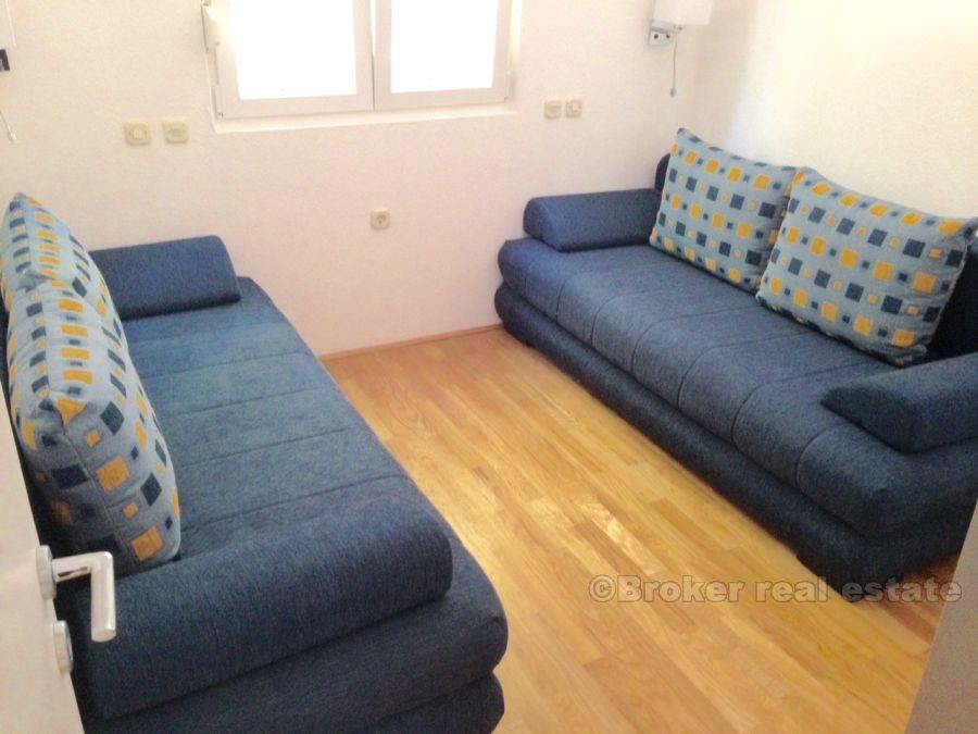 U blizini Omiša - trosobni stan