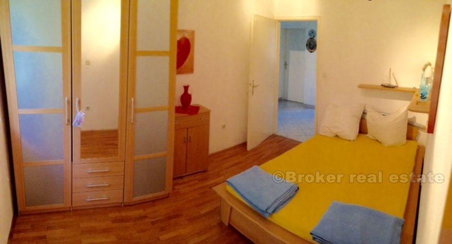 Près de Omis - appartement de trois chambres