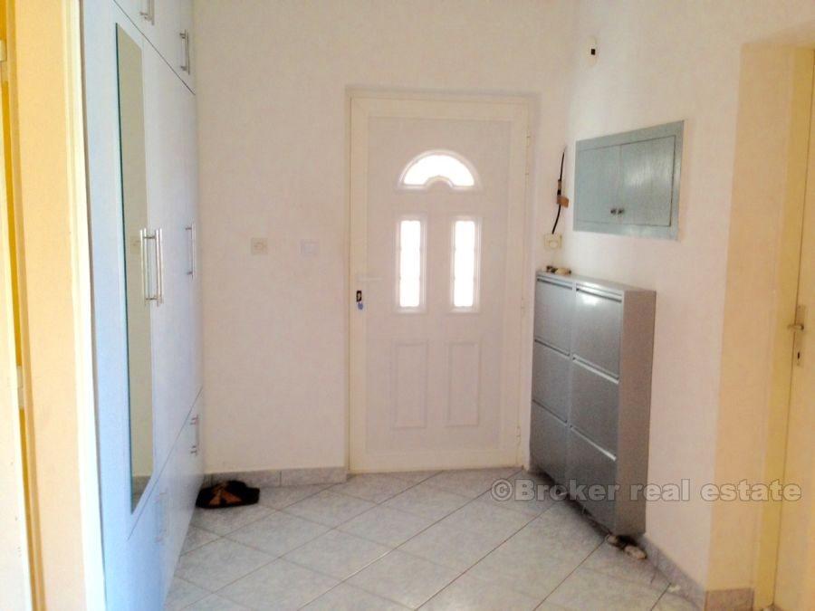 U blizini Omiša - trosobni stan