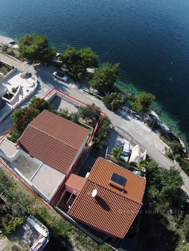 Rogoznica Bereich. Schönes Haus, direkt am Meer