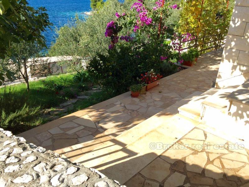 zone Rogoznica. Belle maison, en bord de mer