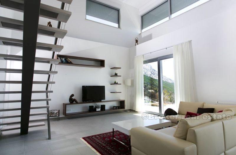 près d'Omis, villa moderne