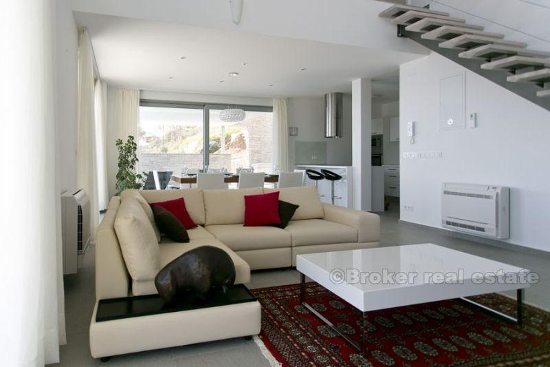près d'Omis, villa moderne