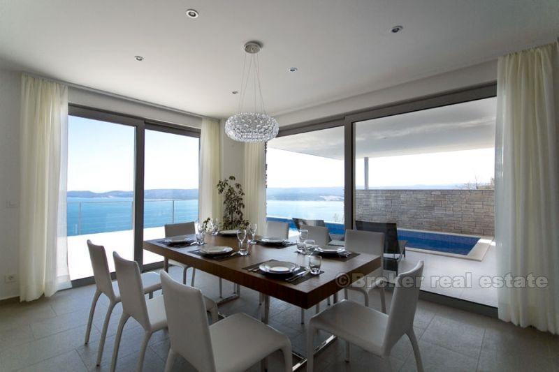 près d'Omis, villa moderne