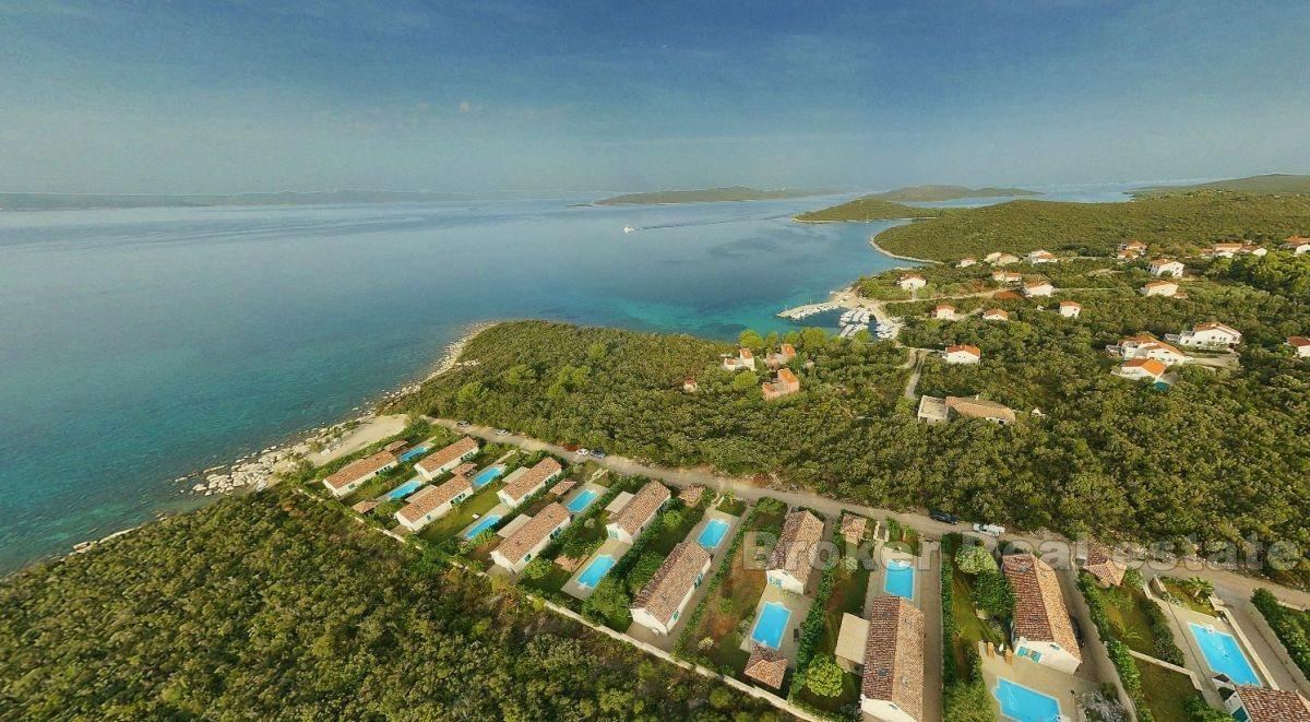 остров Углян, роскошные виллы