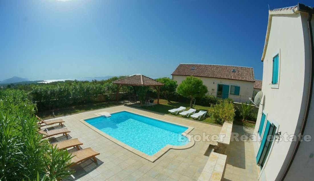 øya Ugljan, luksuriøse villaer