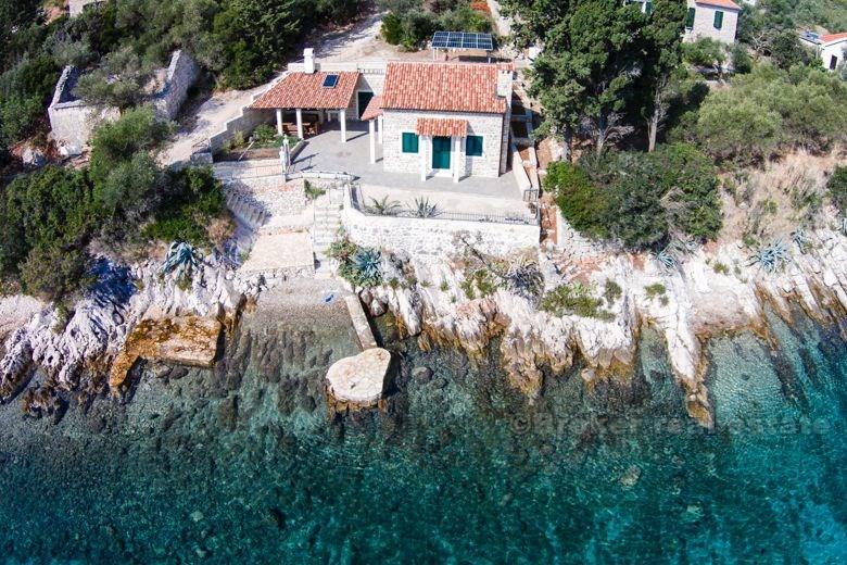 øy av Hvar, villa ved sjøen