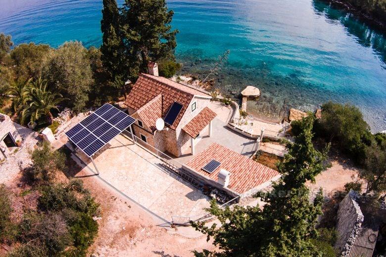 øy av Hvar, villa ved sjøen