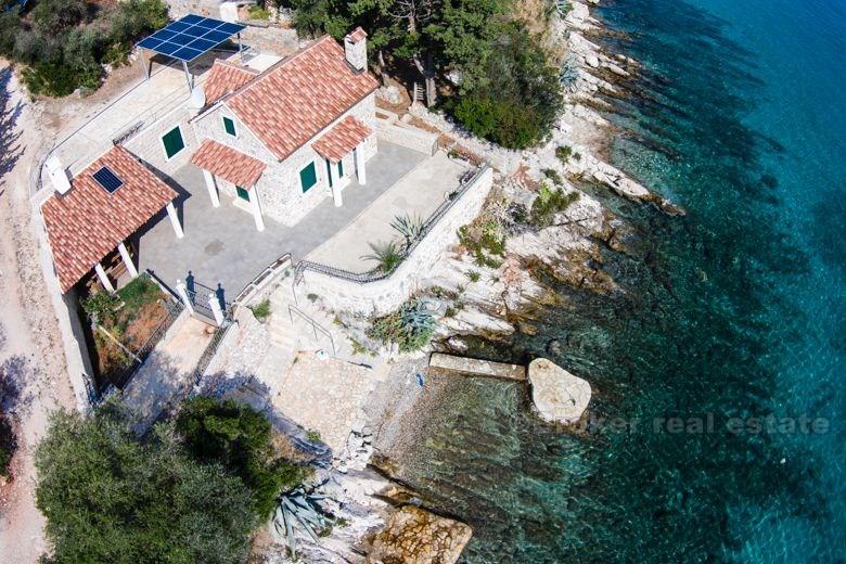 øy av Hvar, villa ved sjøen