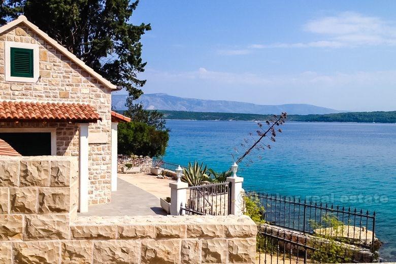 øy av Hvar, villa ved sjøen