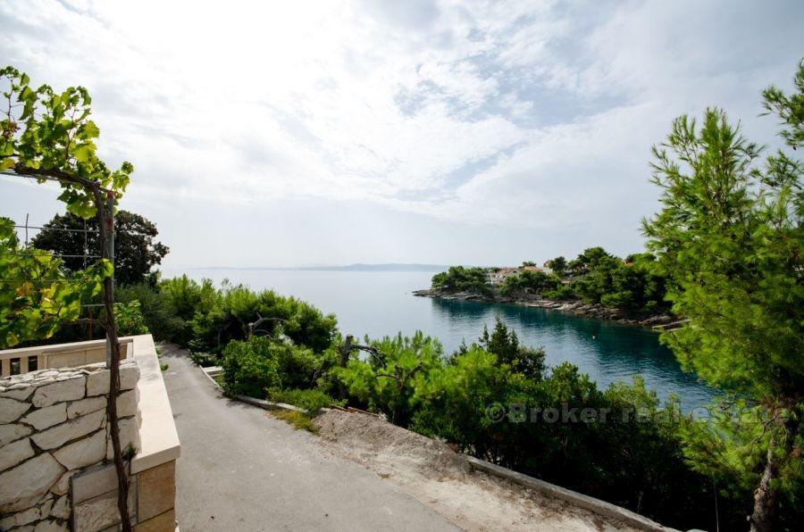 otok Brač, samostojeća kuća uz more