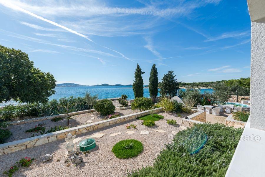 in der Nähe des Naturparks "Vransko jezero" schöne Villa