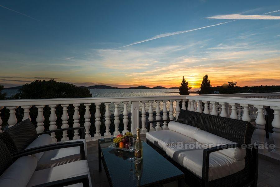 in der Nähe des Naturparks "Vransko jezero" schöne Villa