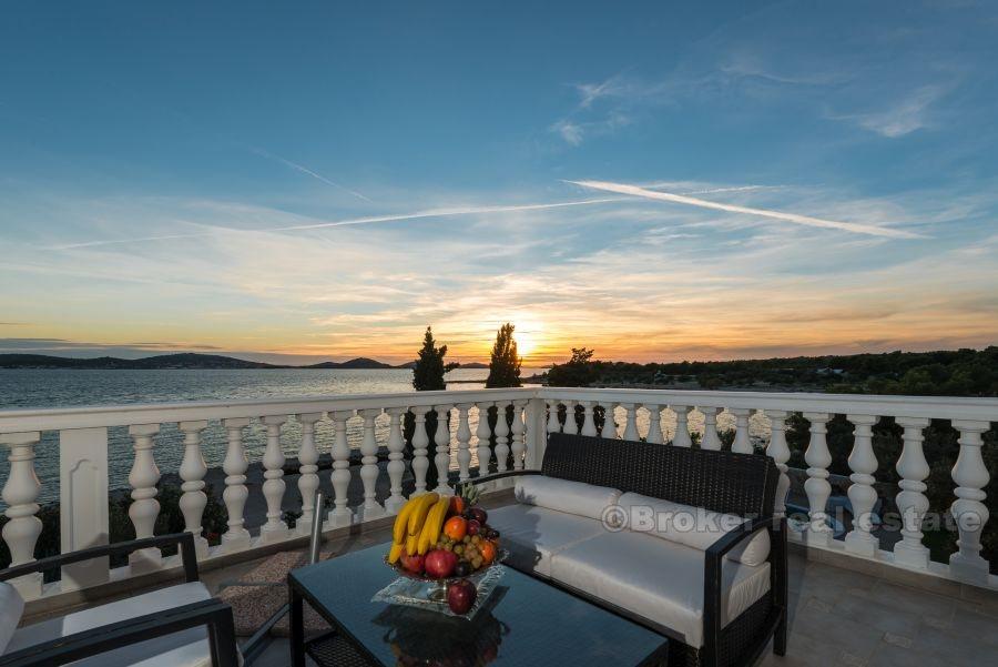 in der Nähe des Naturparks "Vransko jezero" schöne Villa