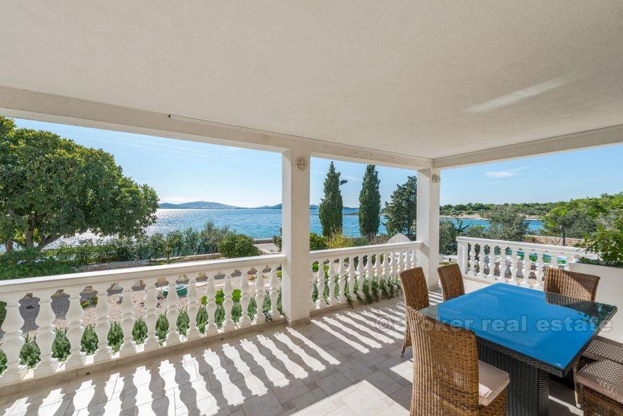 in der Nähe des Naturparks "Vransko jezero" schöne Villa